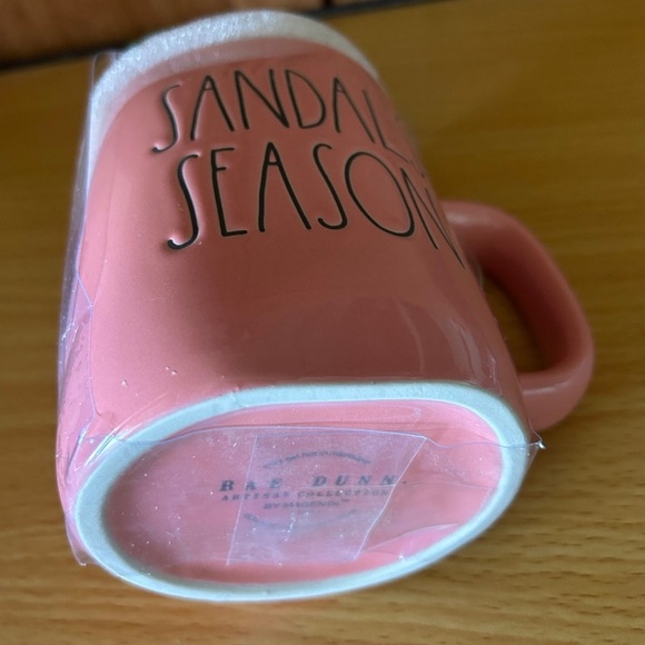 NEW RAE DUNN Sandals Season Ceramic Mug with Lid - Picture 4 of 6